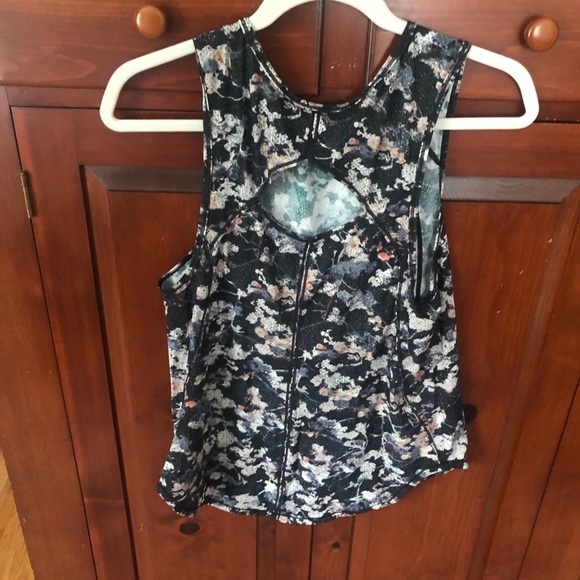 Lululemon Spring Bloom Tank - Picture 2 of 2